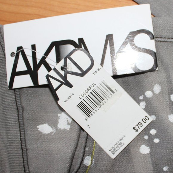 AKDMKS SZ 7 Gray Short Cut Capri Jeans Print Studs - Picture 8 of 8